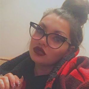 Meet your Posher, Nina